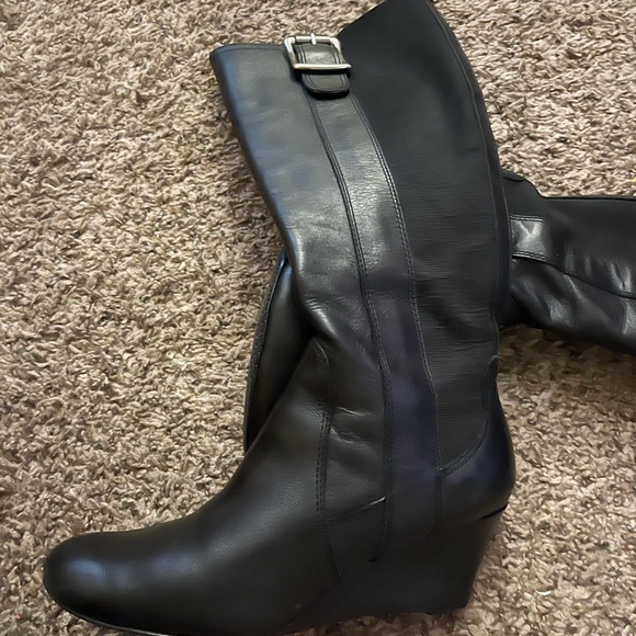 Beautiful Tahari boots - Picture 4 of 7